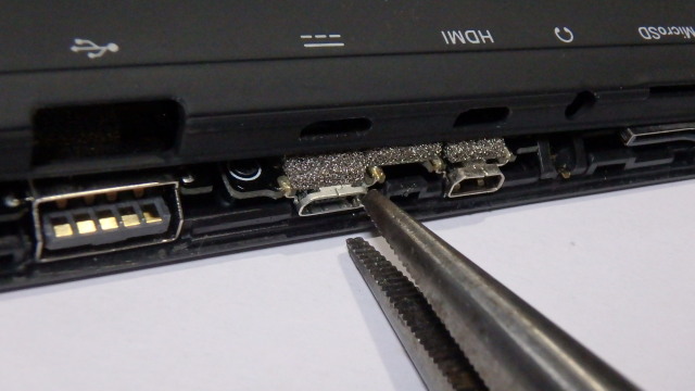 WN891タブレット分解と電源USBコネクタ増し締め